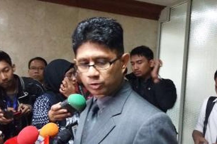 Calon pimpinan KPK Laode Muhammad Syarif seusai menjalani fit and proper test di Ruang Rapat Komisi III DPR, Jakarta, Rabu (16/12/2015).