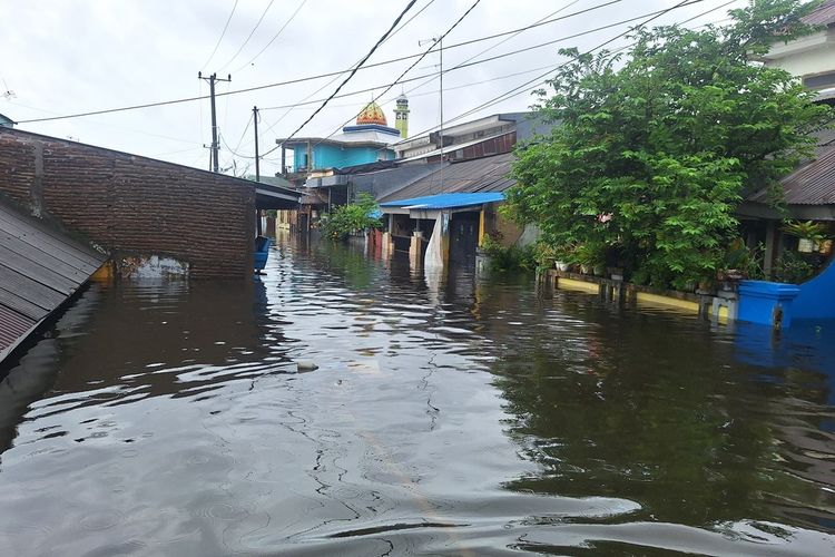 Banjir Makassar, Pengungsi Keluhkan Gatal-gatal dan Masuk Angin