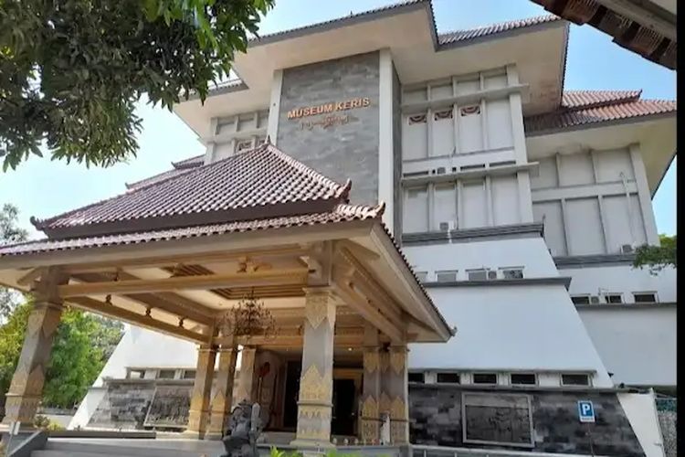 Tampak depan bangunan Museum Keris Nusantara, Solo, Jawa Tengah.