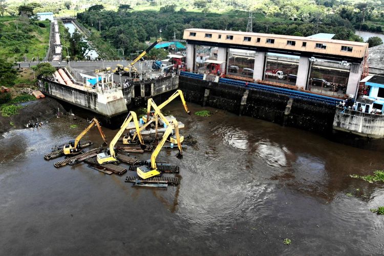 Jasa Tirta I Akan Kuras Sedimen 2 Bendungan di Aliran Sungai Brantas Blitar pada 18 Mei 2026