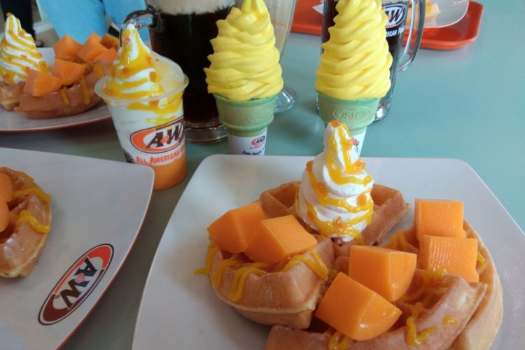 Waffle Ice Cream Mango dari A&W Restaurants Indonesia.