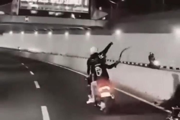 Polisi Tangkap Lima Terduga Pelaku Video Viral Pemotor Acungkan Celurit di Underpass Simpang Joglo Solo