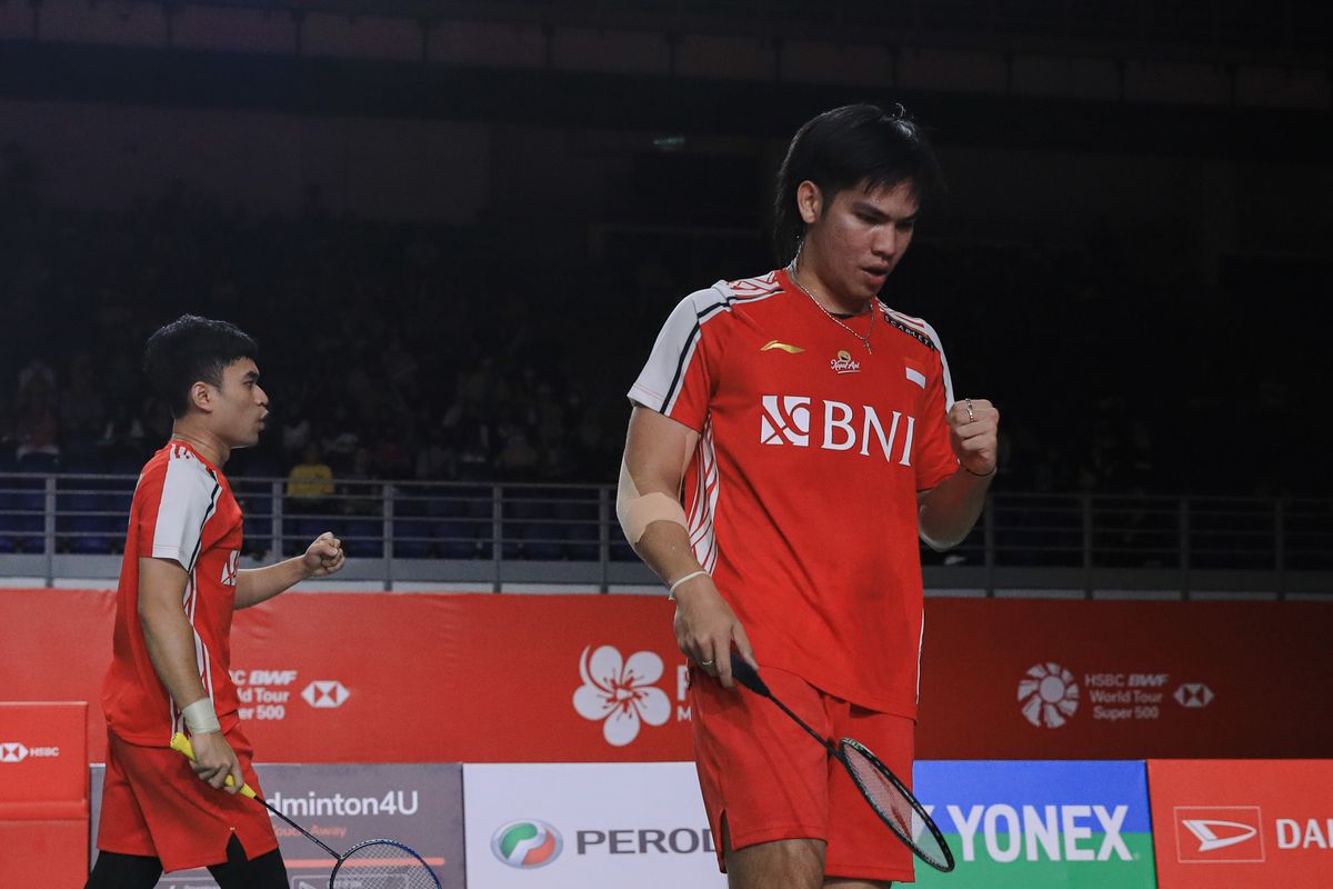Selebrasi Leo Rolly Carnando/Daniel Marthin setelah mendapatkan poin saat melawan Aaron Chia/Soh Wooi Yik pada perempat final Malaysia Masters 2023 di Axiata Arena, Kuala Lumpur, Jumat (26/5/2023). Terkini, Leo/Daniel bakal melakoni pertandingan di babak 32 besar Thailand Open 2023. Artikel ini memuat link live streaming Thailand Open 2023.