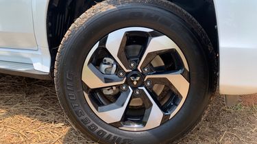 Pelek Mobil Cuil: Apakah Bisa Diperbaiki dengan Metode Tambah Daging?