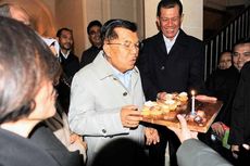 Kue Istimewa dari Kepala BNPB di Hari Ulang Tahun Jusuf Kalla