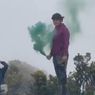 Pendaki Nyalakan ”Smoke Bomb” di Puncak Gede Pangrango, Pengelola Terjunkan Tim