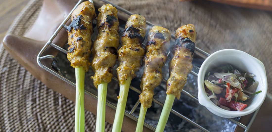 Sate lilit di Restoran Plataran Canggu Bali Resort & Spa, Jalan Pengubugan, Banjar Silayukti, Kuta, Bali.
