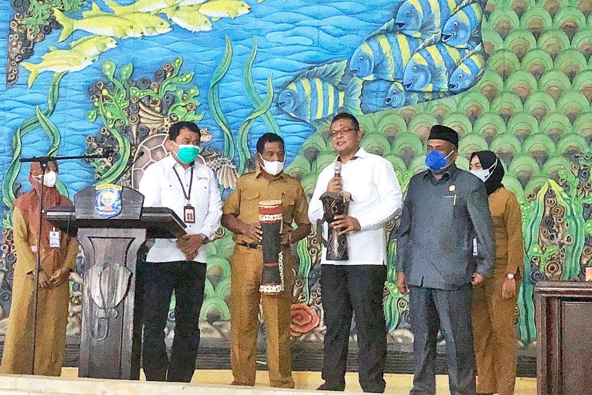 Kepala Lembaga Administrasi Negara (LAN) Adi Suryanto saat menghadiri acara Pembukaan Pelatihan Dasar (Latsar) CPNS Golongan III dan II Formasi Penerimaan Tahun 2018 Pemerintah Kabupaten Raja Ampat, di Gedung Pari, Raja Ampat, Senin (4/10/2021).