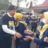 Akhiri Masa Jabatan, Bupati Cilacap Pulang Kampung Jalan Kaki 96 Kilometer