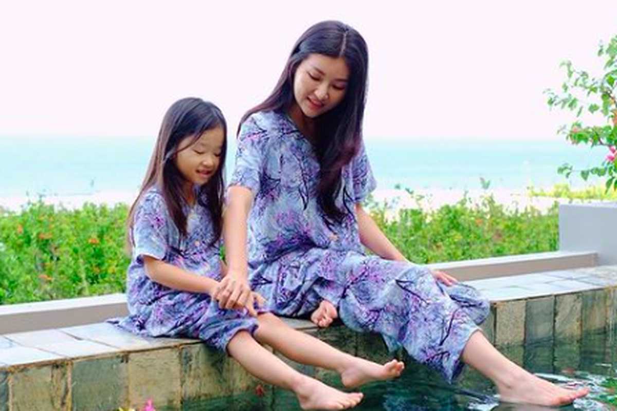 Sarwendah Tan dan putrinya, Thalia Putri Onsu kerap tampil dengan pakaian yang sama.