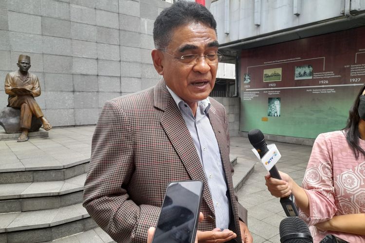 Politisi PDI-P Andreas Hugo Pareira ditemui di Monumen Penjara Banceuy, Bandung, Jawa Barat, Selasa (8/11/2022).