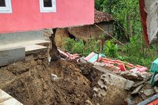 Tanah Bergerak di Sukabumi Sebabkan 8 Rumah Warga Rusak