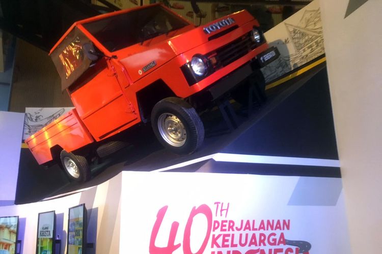 Toyota Indonesia menjadi salah satu peserta pameran di Museum Angkut, Batu, Jawa Timur, menampilkan perkembangan industri otomotif di Indonesia, termasuk model ikonik, Kijang Buaya (generasi pertama).