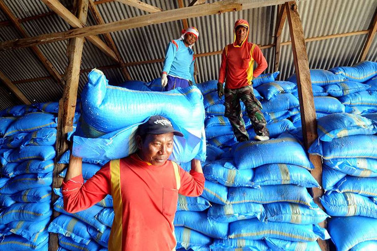 During a visit to East Java, Minister Muhadjir Effendy revealed that 54 percent of the Indonesian labor force have a middle-school education or lower.