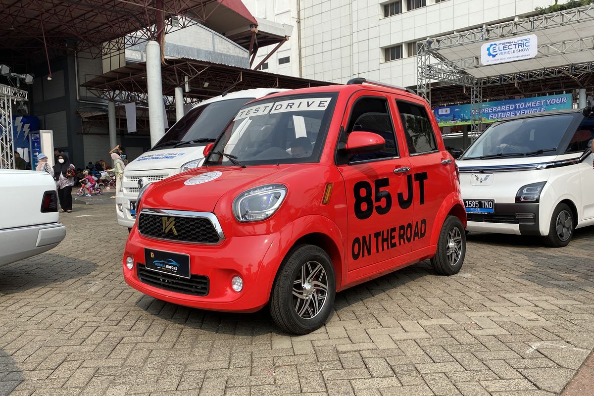 Unit test drive Kurnia EVCBU K-Kooper, mobil listrik murah seharga Rp 85 Juta