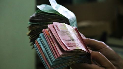 Rupiah  Menguat, Efek Pilkada?