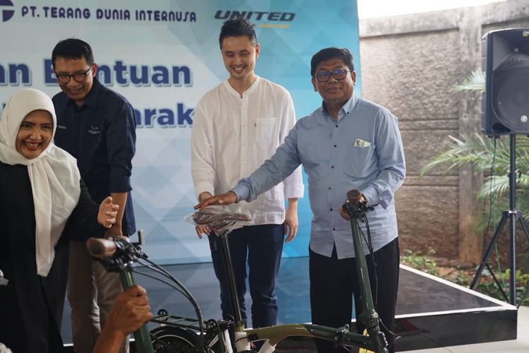 United E-Motor bagikan sepeda lipat