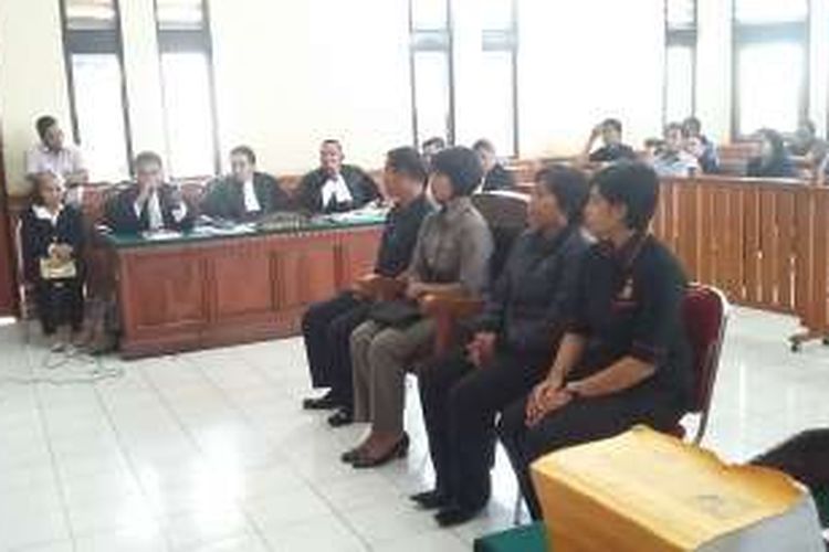 Empat penyidik kepolisian menjadi saksi persidangan perkara pembunuhan Engeline di PN Denpasar. 
