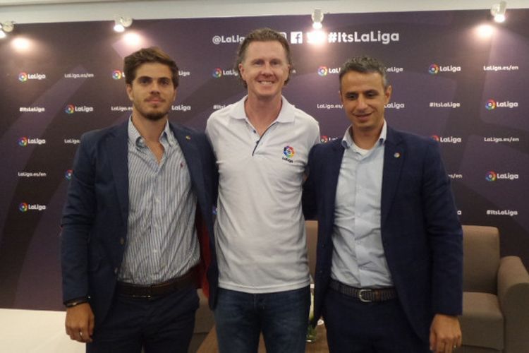 Steve McManaman bersama perwakilan La Liga, Rodrigo Gallego Abad, dan Ivan Codina melakukan konferensi pers La Liga 2018-2019 Season Kick-off, di Hotel Gran Melia, Rabu (5/9/2018)
