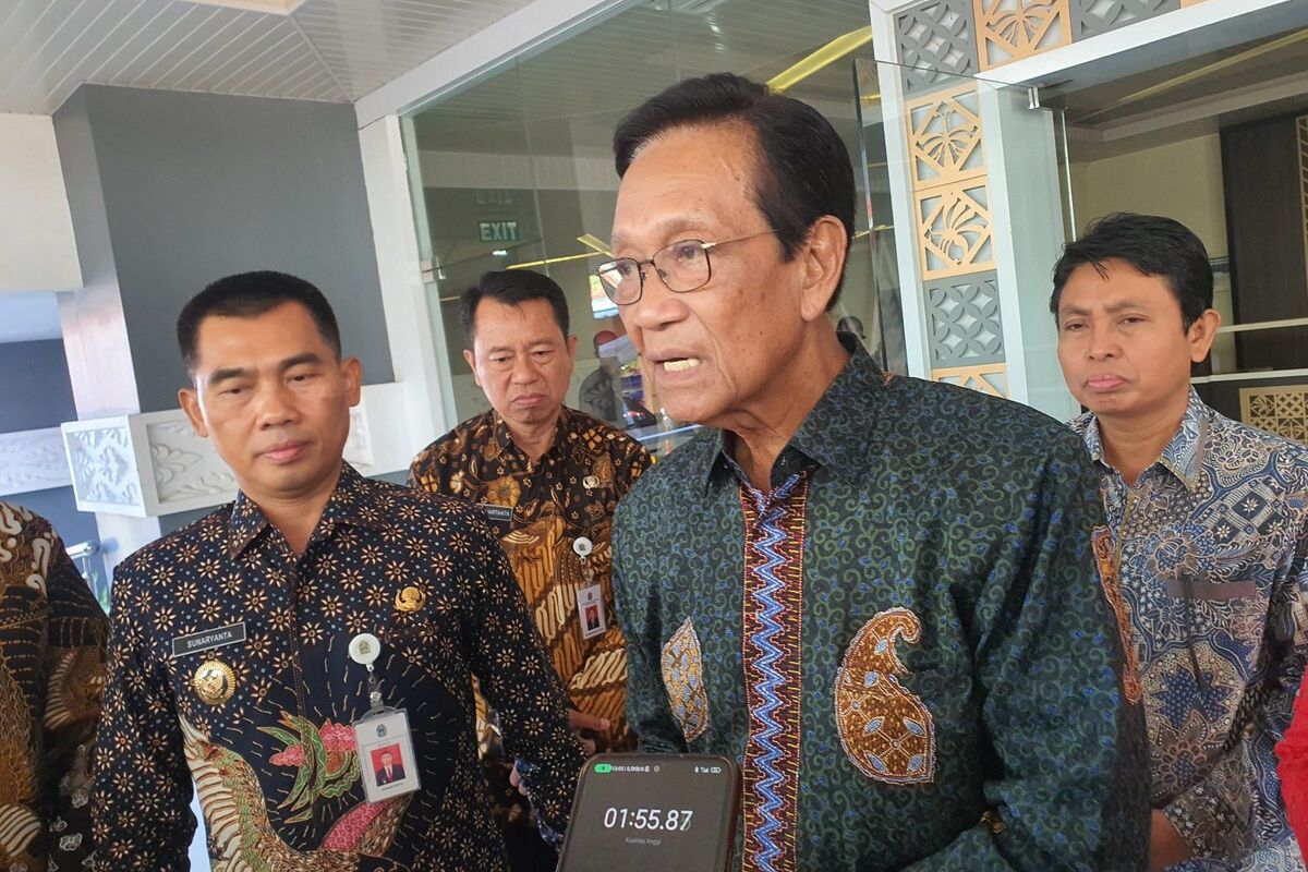 Gubernur DIY Sri Sultan Hamengku Buwono X saat ditemui di Taman Budaya Gunungkidul, Kapanewon Playen. Senin (6/5/2024)