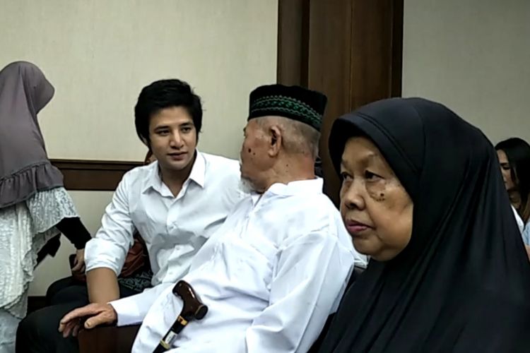 Ammar Zoni menanti putusan perkara dugaan penyalahgunaan narkotika yang menjeratnya di Pengadilan Negeri Jakarta Pusat, Kamis (23/11/2017). 