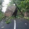 Bongkahan Batu Besar Tutup Jalan Kabupaten di Gunungkidul, Akses Terputus