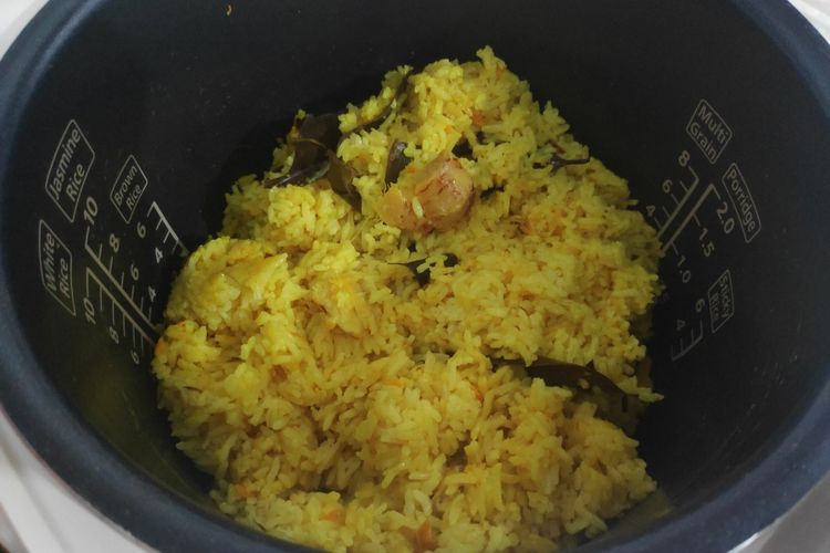 Nasi kuning rice cooker. 