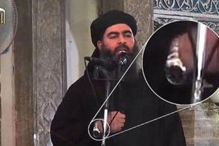 Seorang pengguna Twitter dengan menggunakan kemampuannya membuat perbesaran foto jam tangan yang digunakan pemimpin ISIS Abu Bakr al-Baghdadi. Pengguna media sosial sibuk membahas merek jam tangan mewah itu yang diduga bermerek Rolex atau Omega Seamaster yang biasa digunakan aktor Daniel Craig saat memerankan tokoh agen rahasia James Bond.