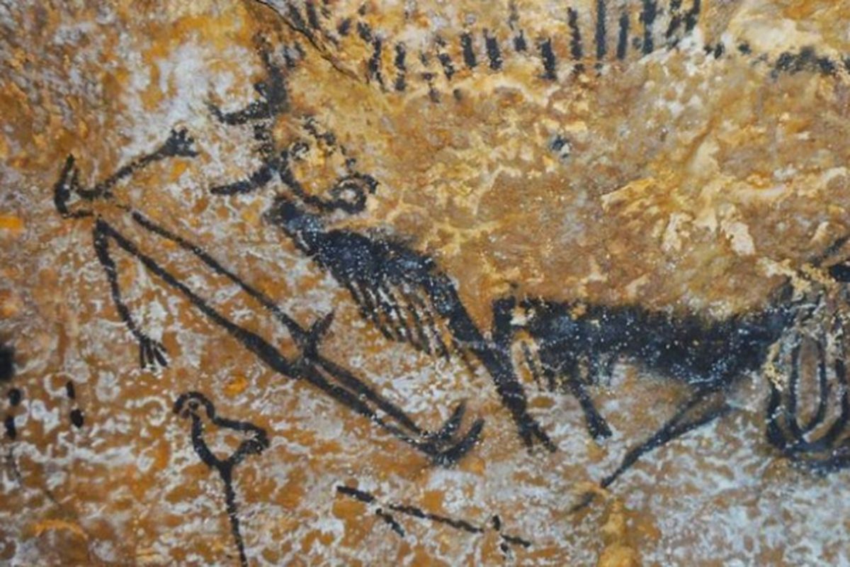 Lukisan di dindang gua Lascaux di Perancis merupakan bukti astronomi sudah dikenal manusia sejak ribuan tahun lalu.