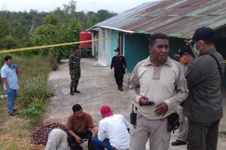 Korban ditemukan tergeletak tak bernyawa di ujung pengecoran jalan sebuah kawasan perumahan Graha Indah Jalan Taman Sari, Balikpapan Utara, Kota Balikapapan, Kalimantan Timur pada Selasa (19/11/2019)
