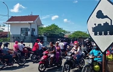 Korban kecelakaan di perlintasan kereta api di Daop 7 Madiun masing tinggi, tercata hingga November 2021 terdapat 11 kecelakan di perlintasan kereta api dengan krban jiwa sebanyak 24 orangmeninggal dunia dan 12 orang luka luka.