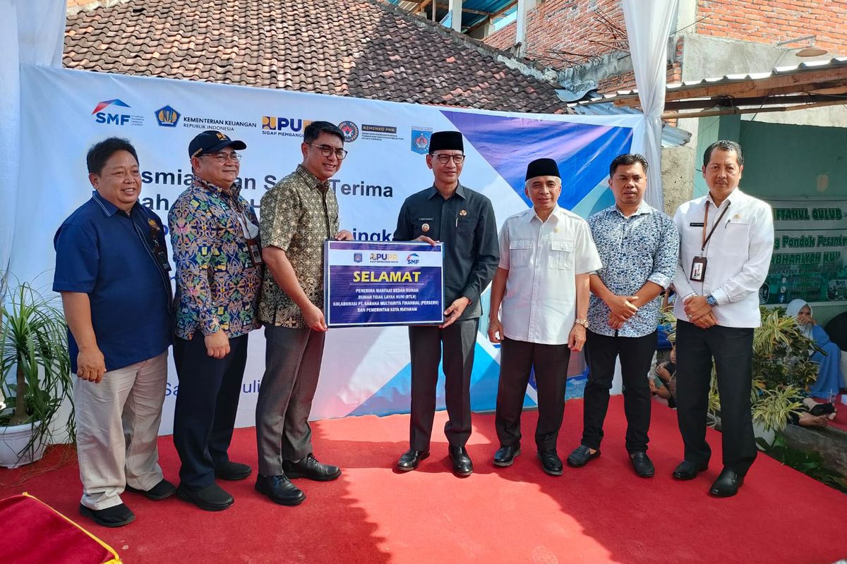 PT Sarana Multigriya Finansial (Persero) atau SMF bekerja sama dengan Pemerintah Kota Mataram dan Dinas Cipta Karya, Kementerian PUPR meresmikan pembangunan Rumah Layak Huni (RLH) bagi Masyarakat Berpenghasilan Rendah (MBR) di Kawasan Kelurahan Kebun Sari, Kecamatan Ampenan, Kota Mataram, Nusa Tenggara Barat, Rabu (12/7/2023).