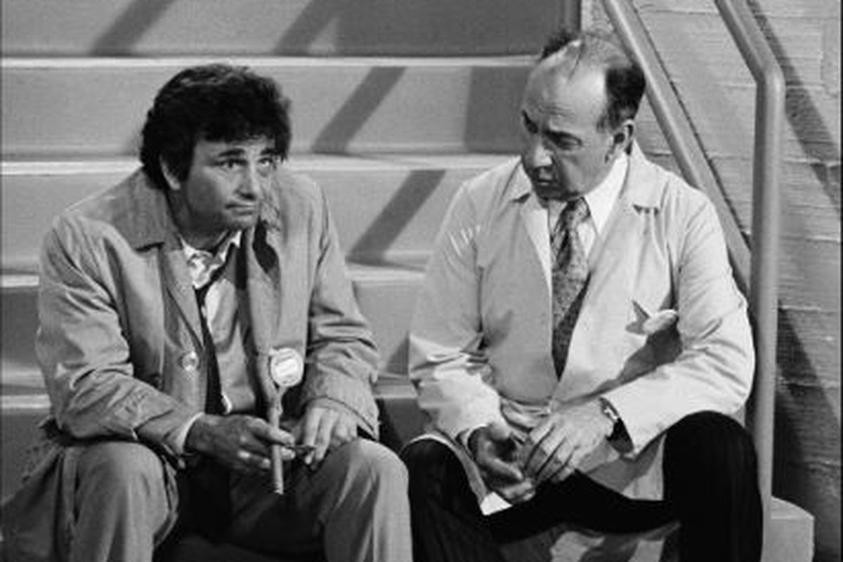 Salah satu adegan dalam serial televisi Columbo (1971), salah satu serial yang menerapkan genre Howcatchem.