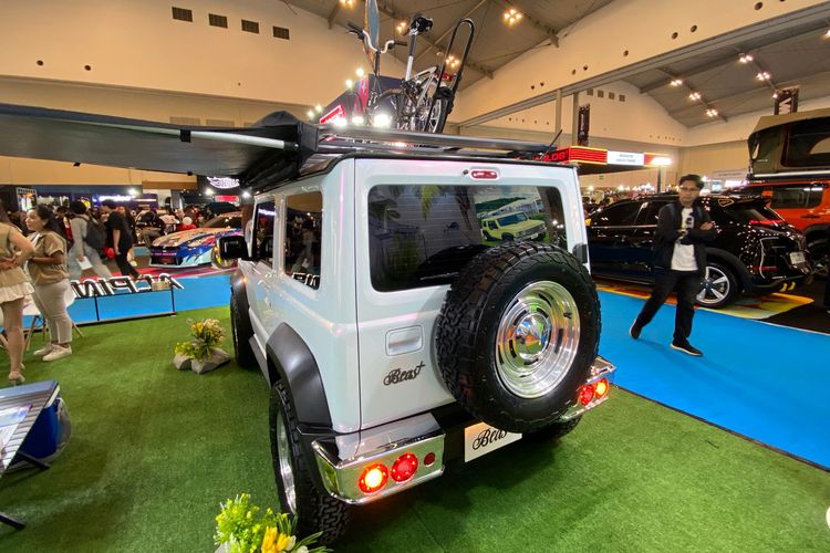 Modifikasi Suzuki Jimny bergaya American Style 