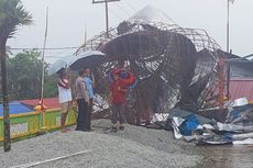 Kubah Masjid di Kepri Jatuh Diterbangkan Puting Beliung