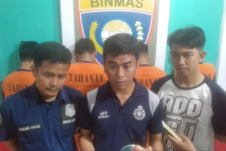 Kanit Reskrim Polsek Panakkukang Iptu Andry Kurniawan saat diwawancara terkait pelaku penyerangan kampus Universitas Fajar (Unifa) Makassar di Polsek Panakkukang, Selasa (3/12/2019).