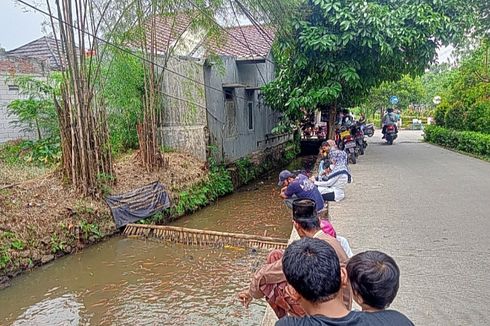 Selokan Ikan di Pamulang Ramai Dikunjungi Anak-anak, Orangtua: Daripada Main Gadget Terus...