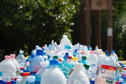 4 Kreasi Botol Bekas yang Bisa Membantu Mengurangi Limbah Plastik