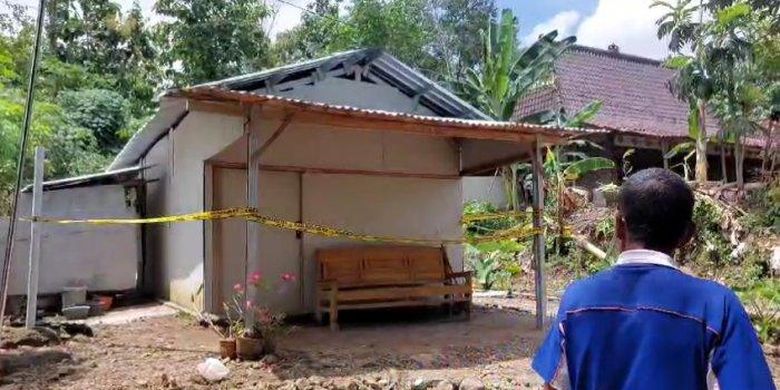 Rumah sekaligus lokasi ditemukannya jasad Suminten (64), warga Desa/Kecamatan Bringin, Kabupaten Ngawi, tewas di atas ranjang dengan leher terjerat tali jarik, Selasa, (19/3/2024). 