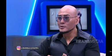 Deddy Corbuzier saat menceritakan kenangan bersama Syekh Ali Jaber