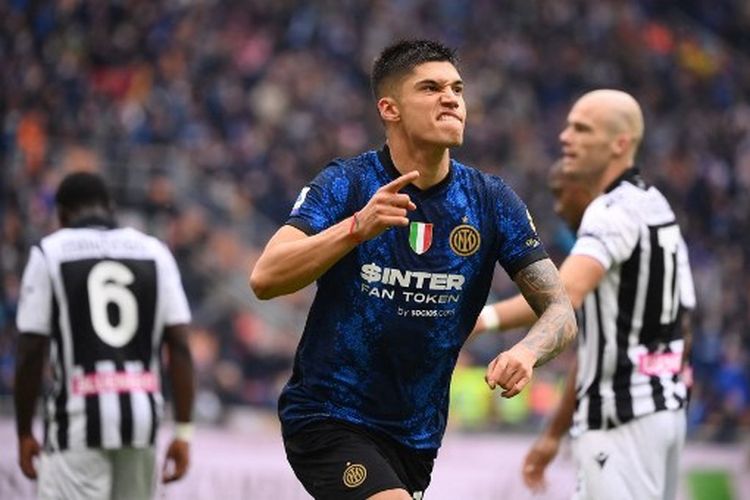 Jaoquin Correa (tengah) merayakan golnya pada laga pekan ke-11 Liga Italia yang mempertemukan Inter Milan vs Udinese di Stadion Giuseppe Meazza, Minggu (31/10/2021).