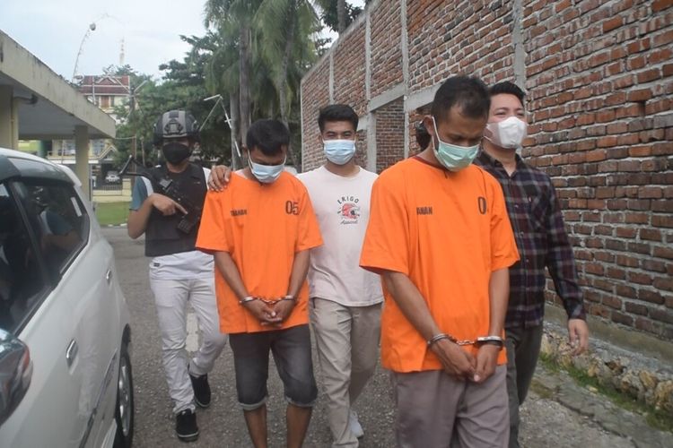 Polres Baubau, Sulawesi tenggara, kembali menangkap dua orang pelaku lain pembuat surat vaksin dan antigen palsu inisial AM (28) dan LH (33).