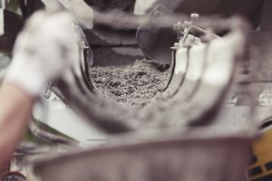 Perang Memanas, Menteri PU Peringatkan Harga Besi dan Semen Bakal Melonjak