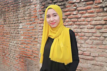 9 Rekomendasi Bahan Jilbab yang Bagus, Mudah Dipakai dan Adem