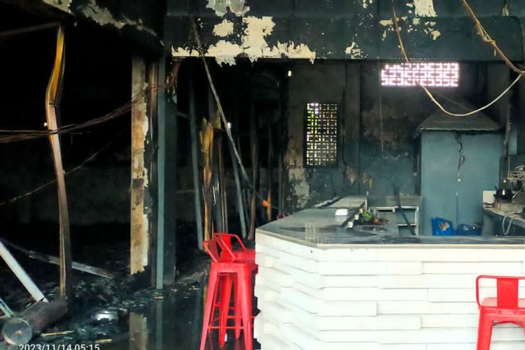 Tempat hiburan malam Markas Cafe di Jalan TGP, Kota Blitar, terbakar pada Selasa (14/11/2023)