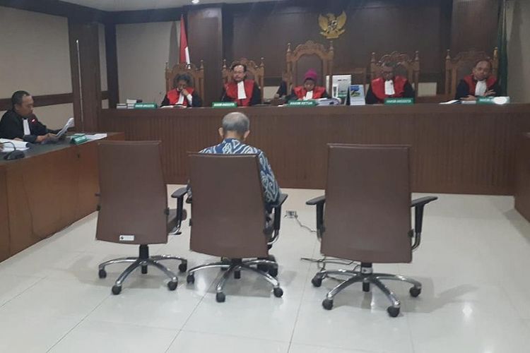 PT Duta Graha Indah (DGI) atau yang telah berganti nama menjadi PT Nusa Konstruksi Enjiniring (NKE) dituntut membayar pidana denda sebesar Rp 1 miliar. Hal itu disampaikan jaksa KPK dalam sidang di Pengadilan Tipikor Jakarta, Kamis (22/11/2018)