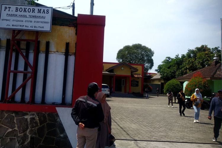 Pabrik rokok PT Bokor Mas di Jalan Mastrip, Kota Blitar, Senin (4/9/2023). PT Bokor Mas dinyatakan pailit melalui proses PKPU di Pengadilan Niaga Surabaya awal pekan lalu, Senin (28/8/2023)