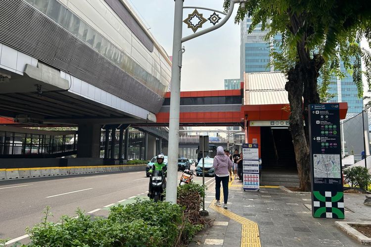 Cara ke Perpustakaan Nyi Ageng Serang naik LRT, Lanjut Jalan Kaki