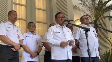 Viral Truk DLH Dituding Buang Sampah ke Kali, Pramono Larang TPS Sementara di Jakarta