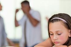 4 Efek Negatif Saat Orangtua Bertengkar Depan Anak